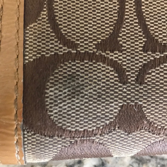 Coach Clutch - Picture 5 of 6